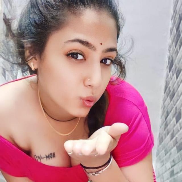 പൂർണ്ണമായി തുറന്ന നഗ്ന വീഡിയോ കോൾ സേവനം ലഭ്യമാണ് ??