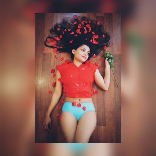 ?රෝස මලේ නටුවේ කටු ?