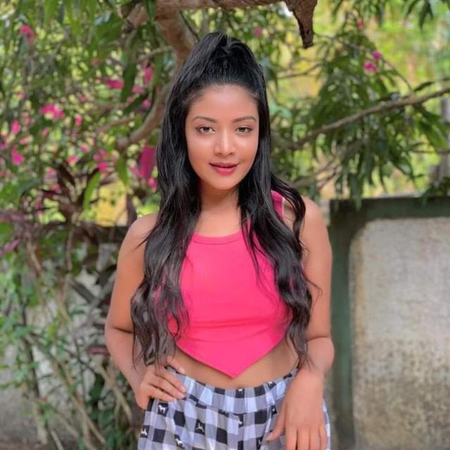 පොඩි  කෙල්ලොන්ගේ විතරයි??