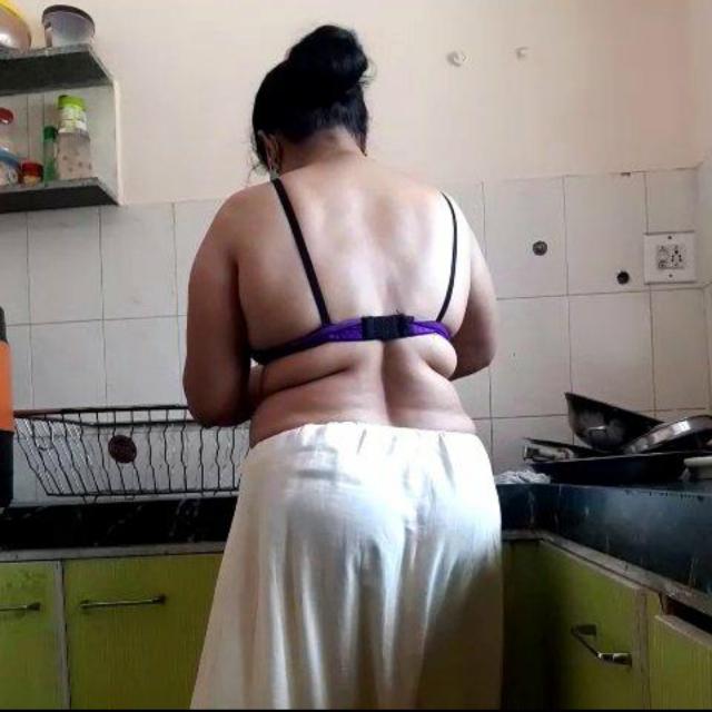?അടുക്കളക്കാരി???