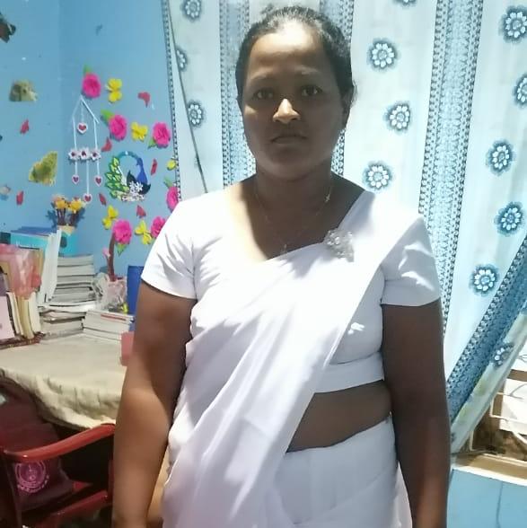 ලංකාවේ සාරි ඔසරි කෙල්ලෝ!