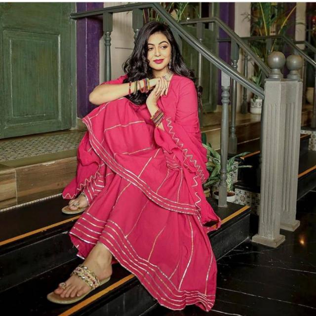 Women Fashion ..... ???