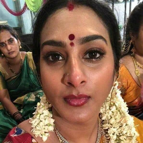 Holes for rent Whatsapp group