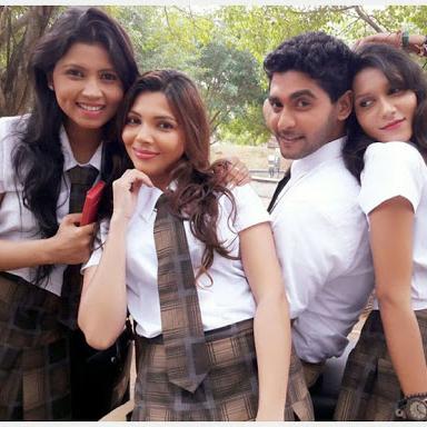 සල්ලි වලට ආතල් දෙන කෙල්ලෝ