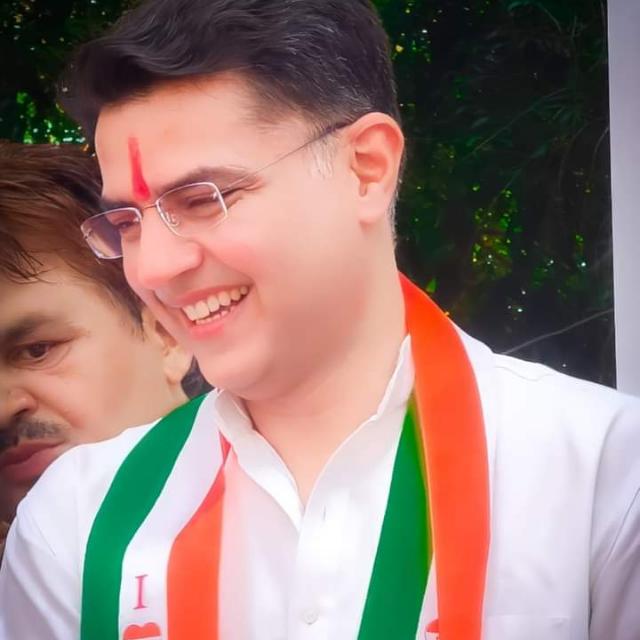 आपणो पायलेट डिजिटल फोटो????