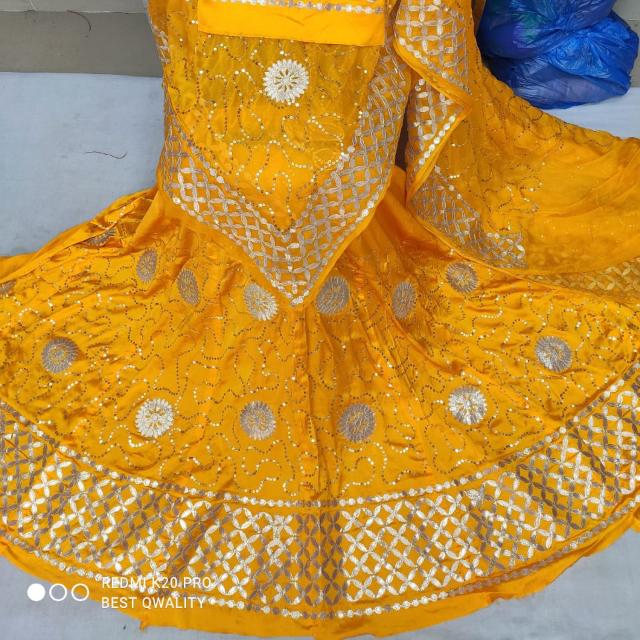 ? rajputi poshak?