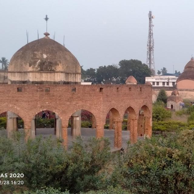 ভালোবাসা আছে এখানে