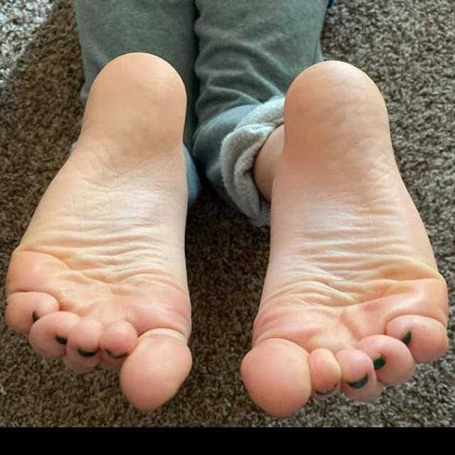 FootJob Cum Blast ??