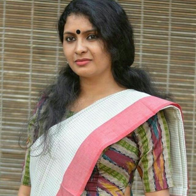 നീലത്താമര 