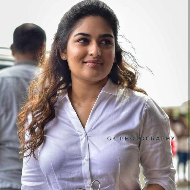 അനിയത്തി പൂറികൾ?