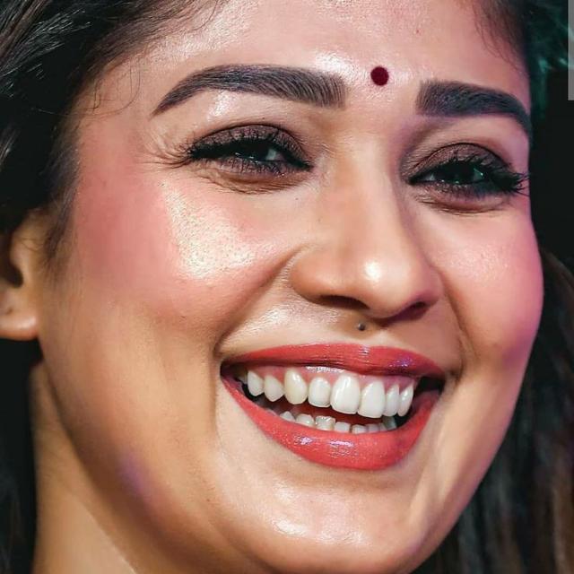 Actress hot  Photos ????
