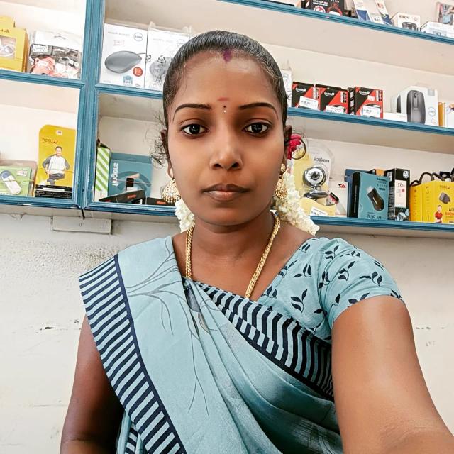 சேலம் மாவட்டத்தில் குஞ்சு சப்பி வங்க, அம்மா வாய்ல என்னோட சுன்னிய