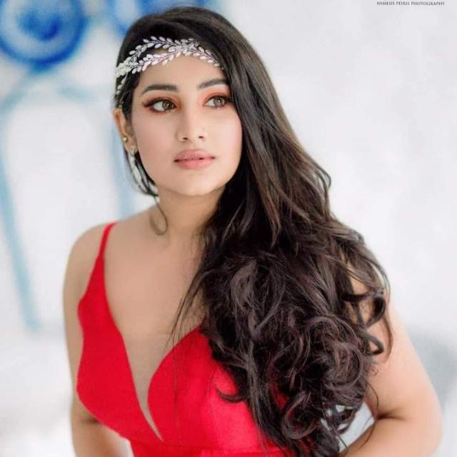 ?SITHUMINI FERNANDO ආදරේ අය 