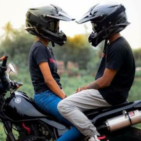 බඩු විකුනමු අපි