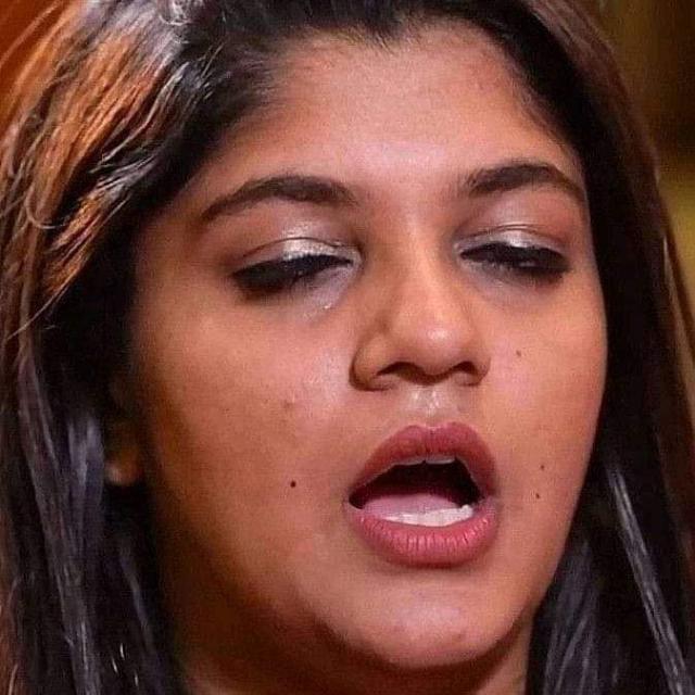 കടിമൂത്ത അമ്മായി ചരക്ക് ?