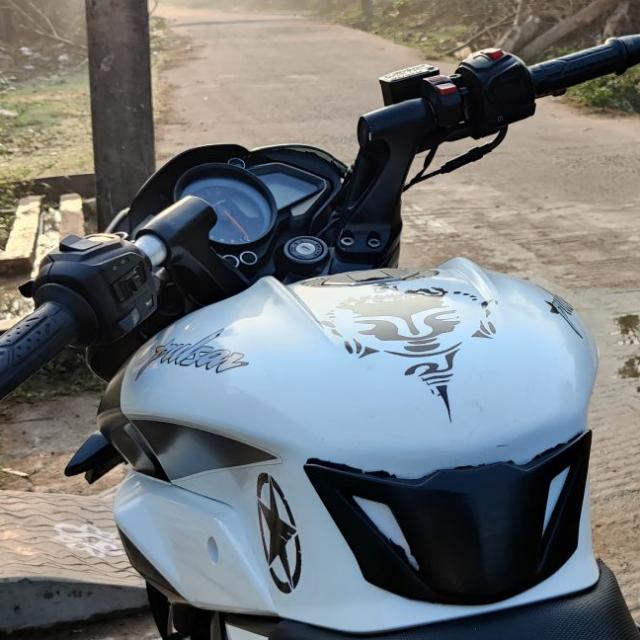 NS200 BIKE S ONLY FOR THE GROUP