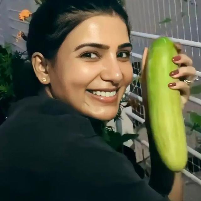 ???തേൻ നുകരും രാവ്?