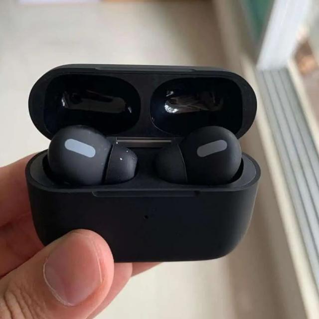 FASHION GADGETS?