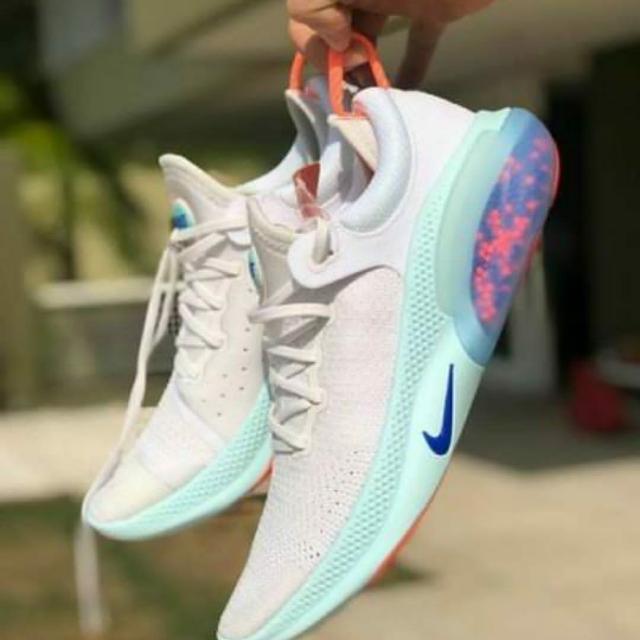 FOOTWEARS