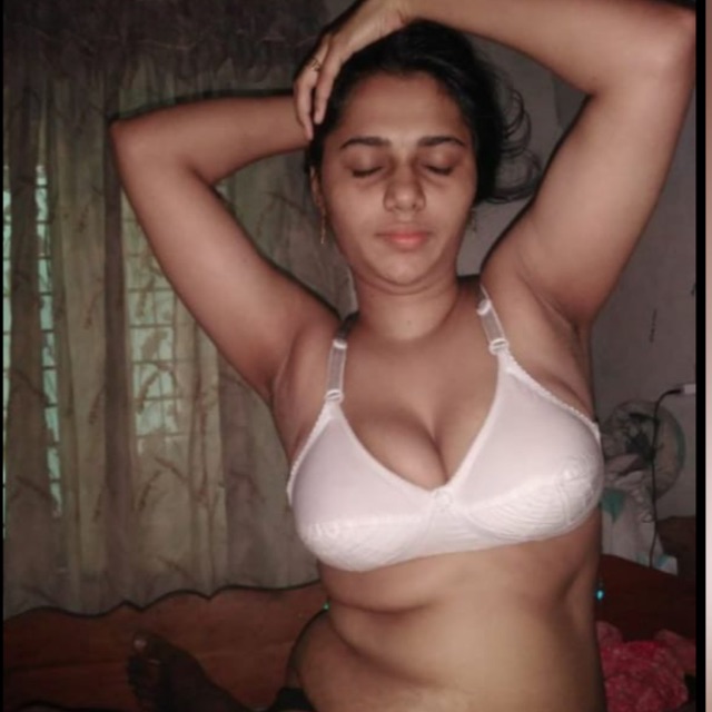 ചേച്ചിയുടെ അടിമ പയ്യൻ ??