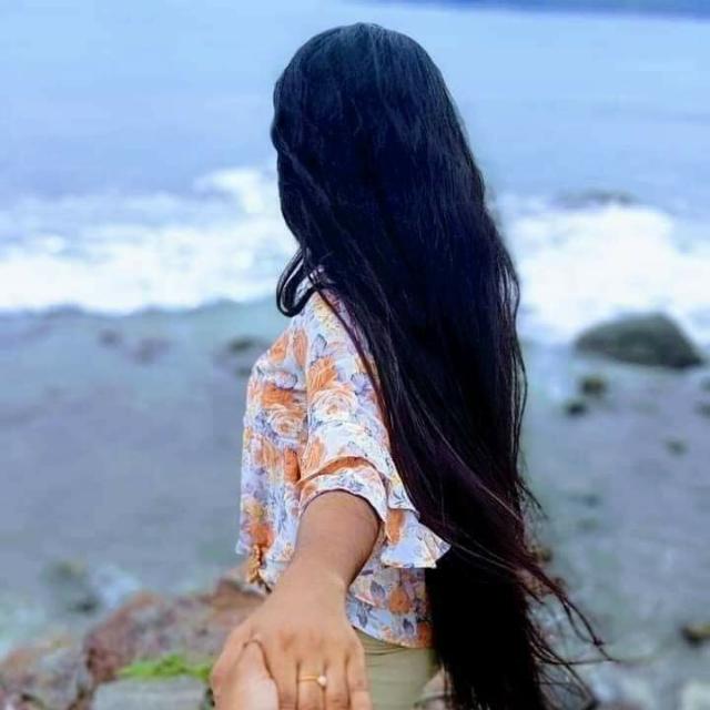 දකුණේ ?කෙල්ලෝ ?