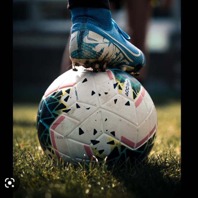 I{•----»Footbal ????S