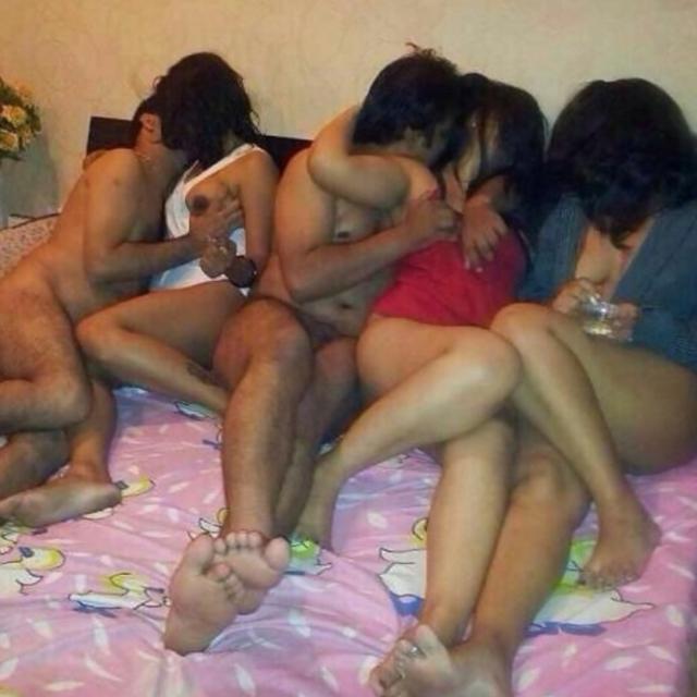 Threesome Whatsapp group
