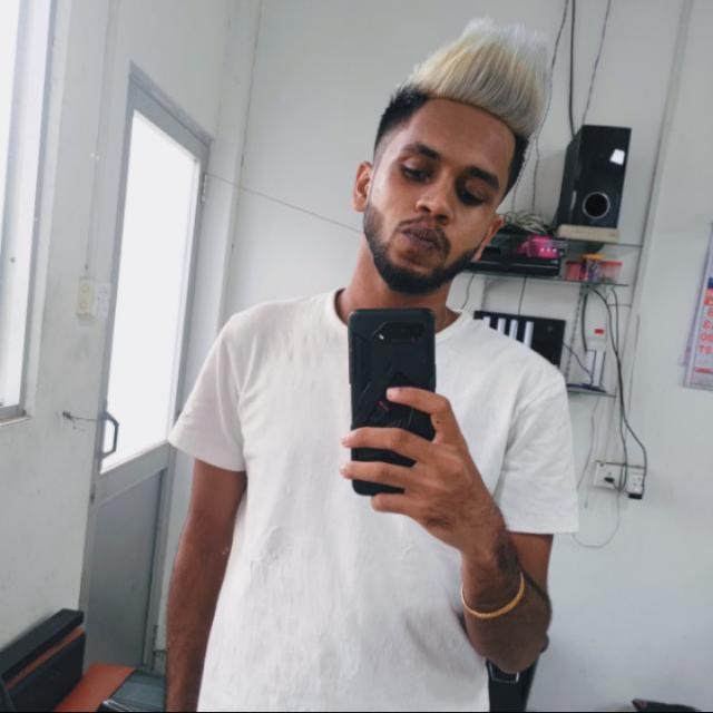 මෙක රියල් පොඩ්ඩගේ ඇක් ස්ටොර් එක නෙවේ අහු වෙන්න එපා කවුරුත්