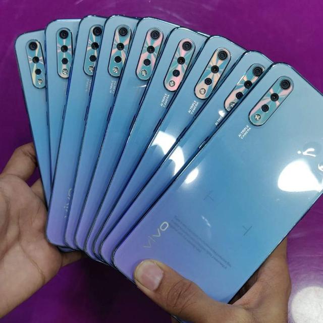 non custom mobile seller