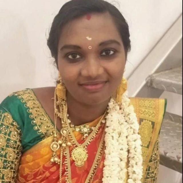 ஆன்டியின் கூதி வாசம் 