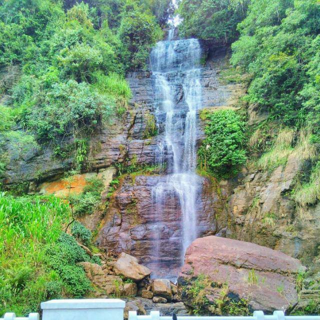 ??ලංකාව වටේ ඇවිදිමු??