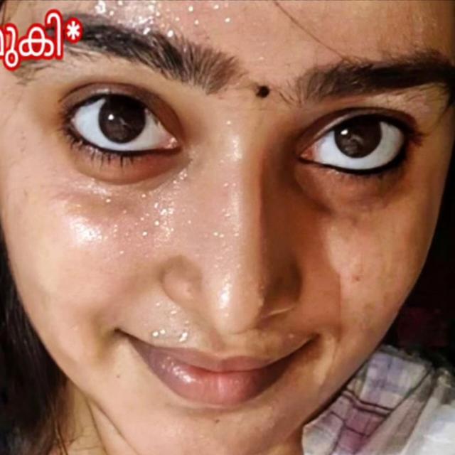 അമ്മയുടെ പൂറിലെ തേൻ ????