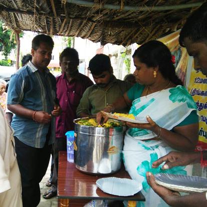 அன்னதானம் செய்பவர்கள்