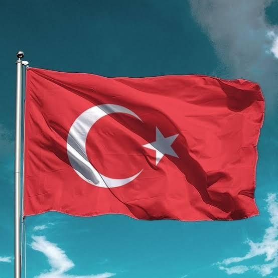 Buradan bir türk geçti