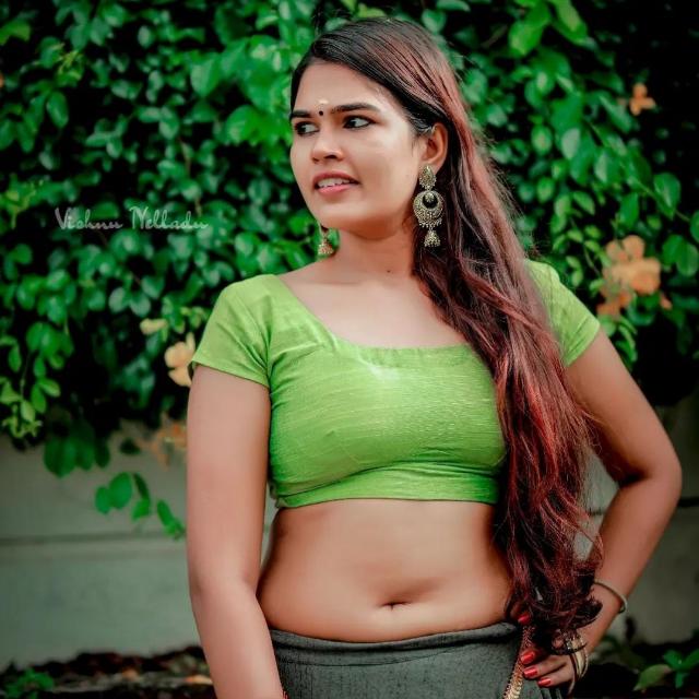 അയലത്തെ പൂറി  ??