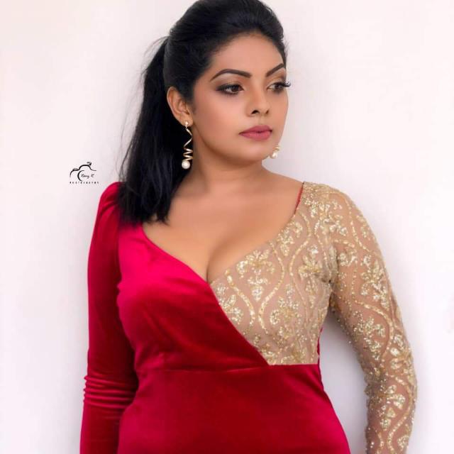 ?නිලියන්ගේ වැල?