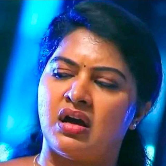 தமிழ் அம்மா பூப்ஸ்