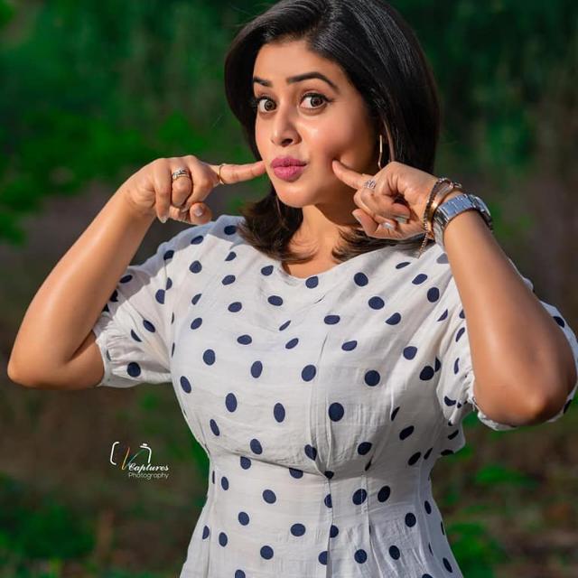 ഷംന ? ashmi?തളിർ മുന്തിരി