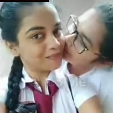 පොඩි කෙල්ලොන්ගෙ 4to ?