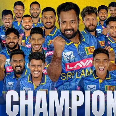S L  cricket fans