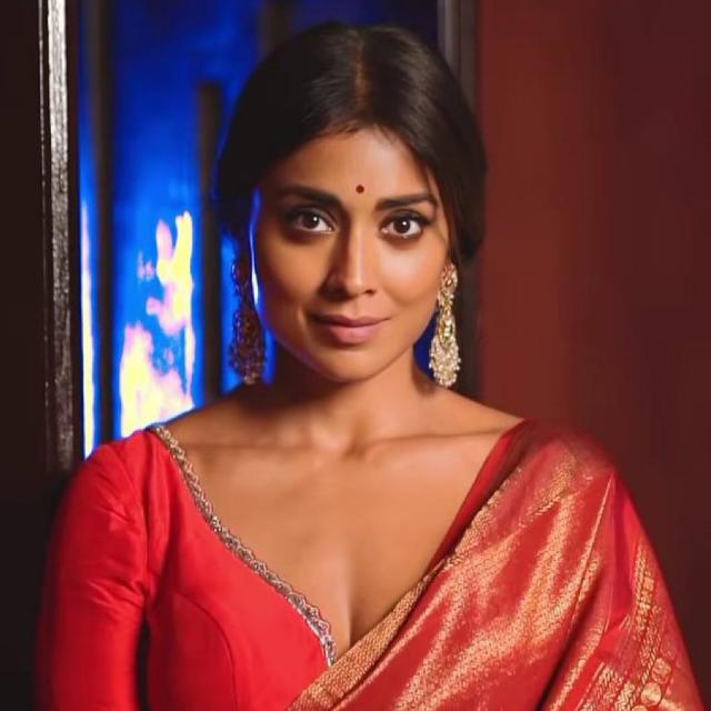 Shriya Saran fans??
