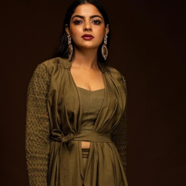?നിഖിലേച്ചി ഉയിർ??
