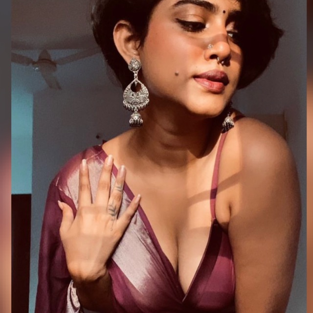 ബസ്സിൽ ഇരുന്ന് വാണമടിക്കുന്നു ???