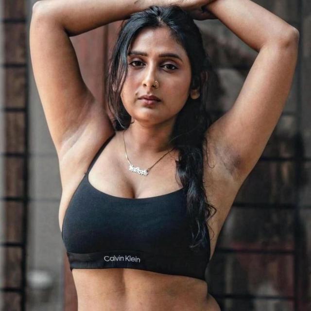 അമ്മായിടെ കക്ഷത്തിൽ നക്കാൻ വാ ??