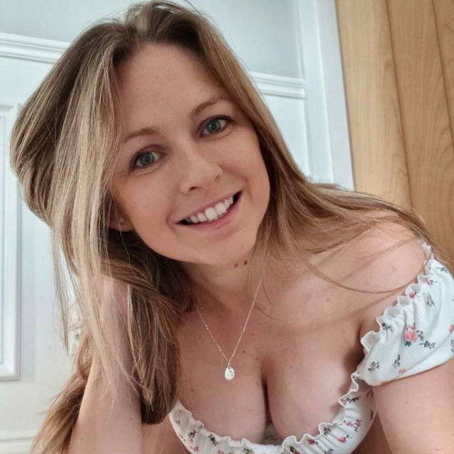 Bull for cuckold couples 
