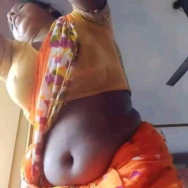 அம்மா பால் மற்றும் தொப்புள்