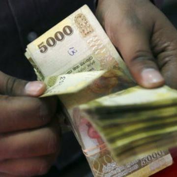 පොලියට මුදල් දෙනු ලැබේ